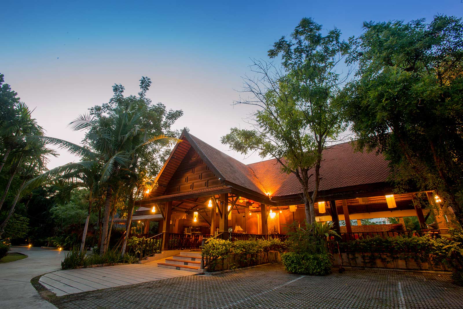 Reception Service Inrawadee Resort Pattaya